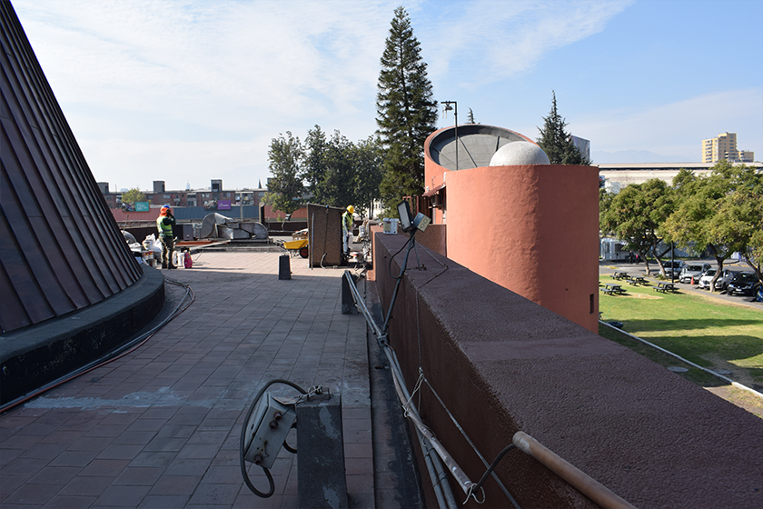 Proyecto de impermeabilización en techumbre y terrazas del Planetario USACH.
