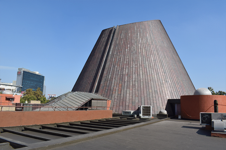 Proyecto de impermeabilización en techumbre y terrazas del Planetario USACH.